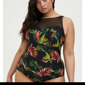 Torrid plus swim size 4  New never worn !